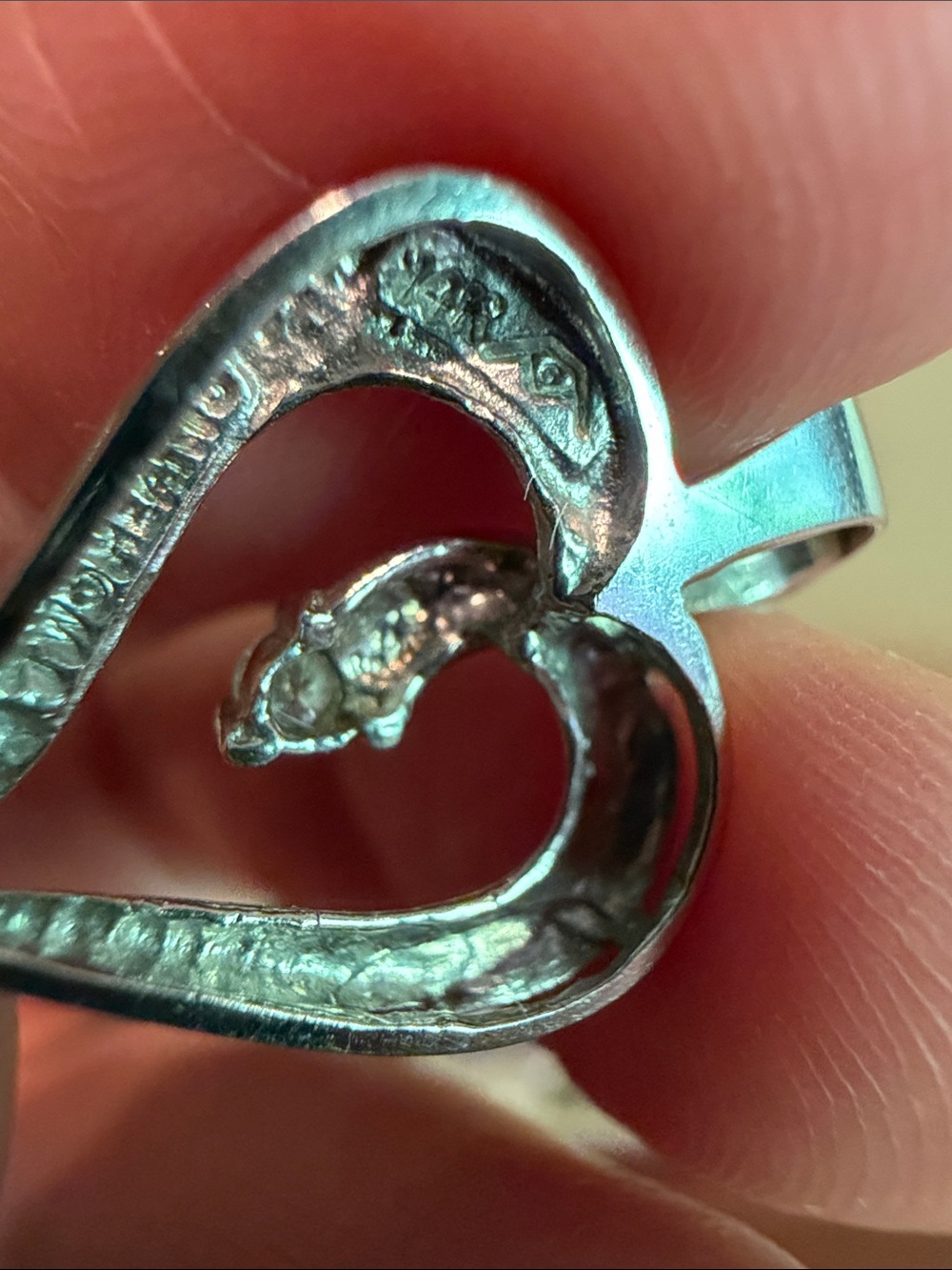 14k White Heart Pendant with possible diamond- 2.10 grams - Picture 4 of 4